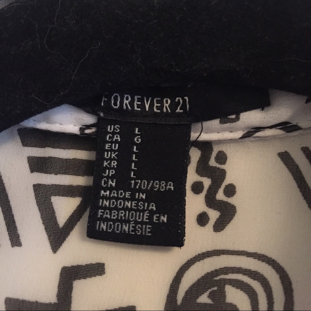 ☆ Forever 21 90s Pattern Button Up ☆ - Picture 3 of 4